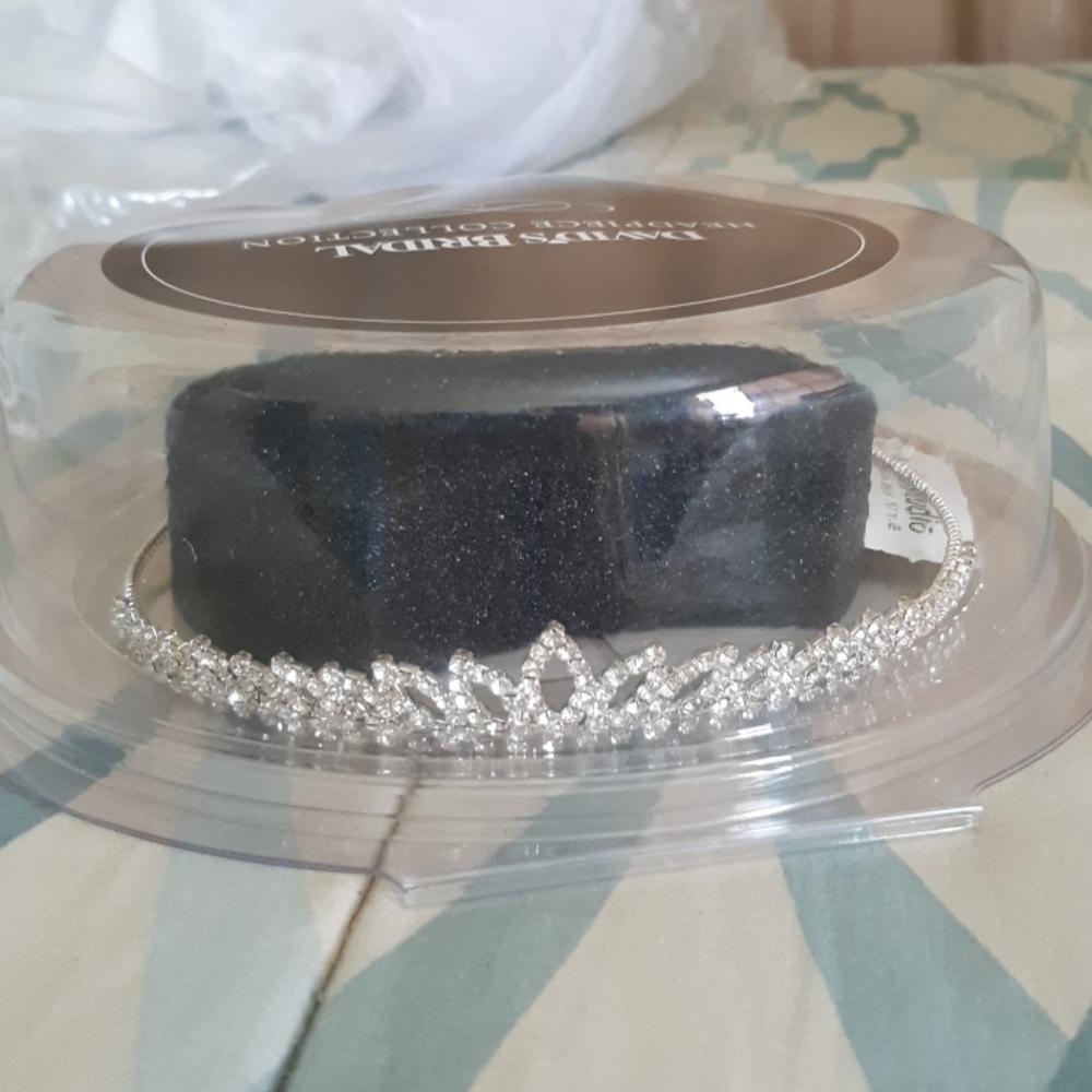 Tiara headpiece